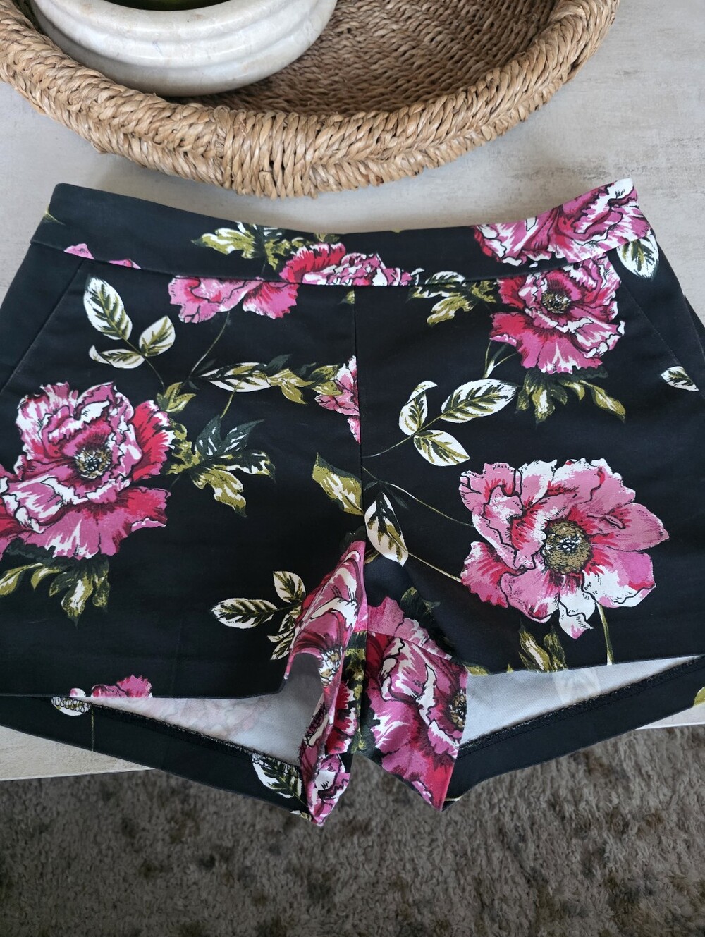 🌸 Express Floral Shorts – Size 6 🌸